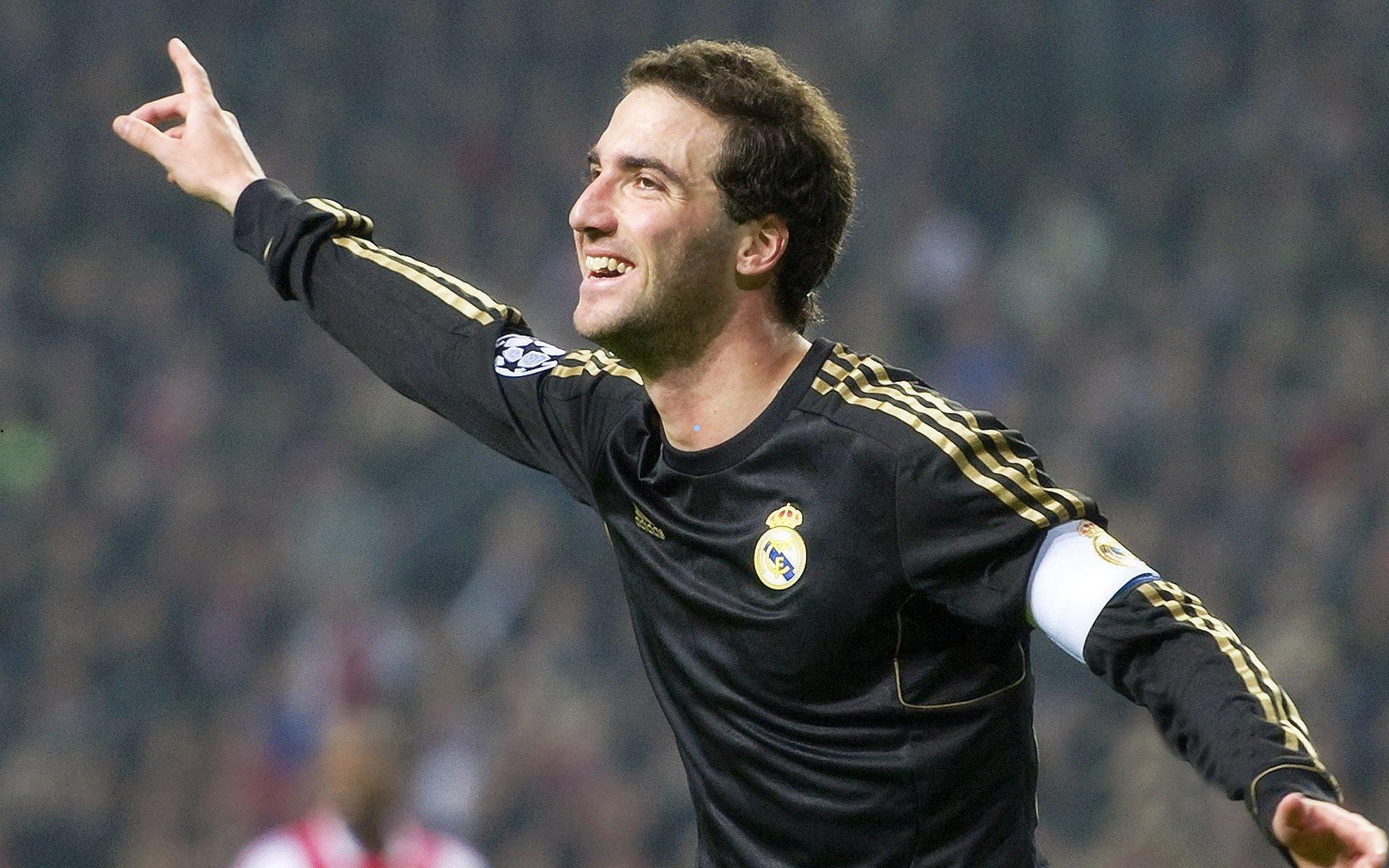 安东尼奥亲手撕掉标签，我是球场变色龙，曾率队4战轰27球